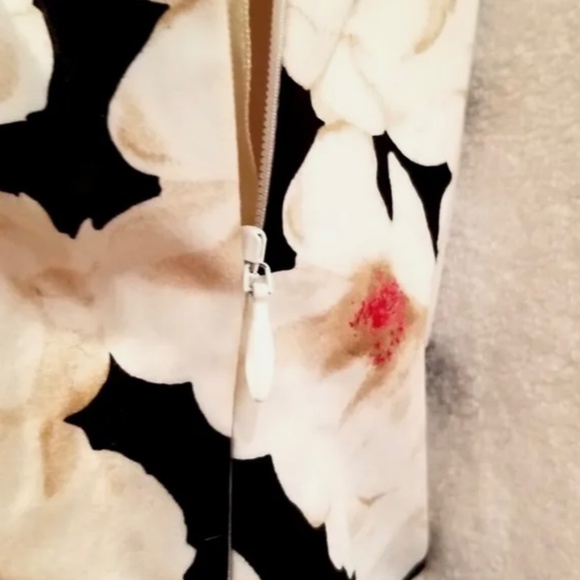 WHITE HOUSE BLACK MARKET Floral, Halter Top, Size 4 with Coral Skinny Belt - Picture 5 of 13